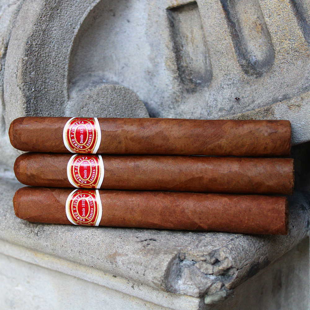 Romeo y Julieta Petit Coronas - Image 4