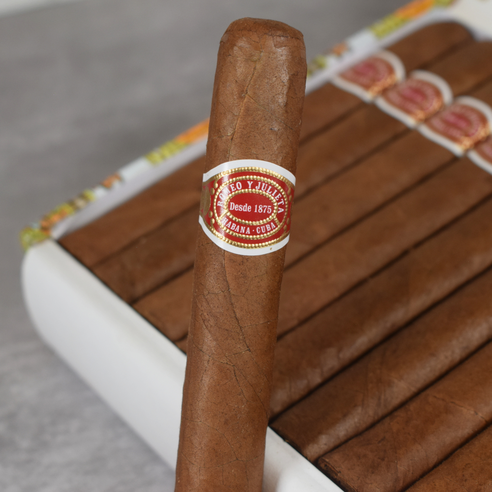 Romeo y Julieta Petit Coronas - Image 6